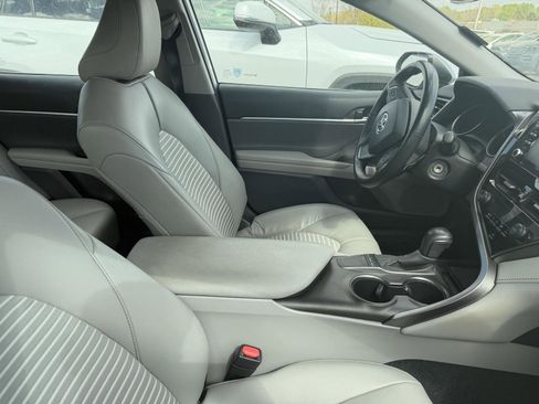 Used 2023 Toyota Camry SE image 7