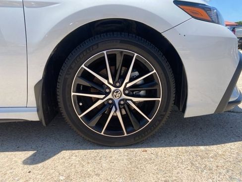 Used 2023 Toyota Camry SE image 9