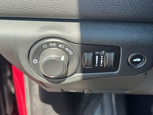 Used 2016 Chrysler 200 Limited FWD image 14