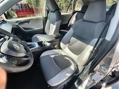 Used 2019 Toyota RAV4 XLE w/ Convenience Package image 18