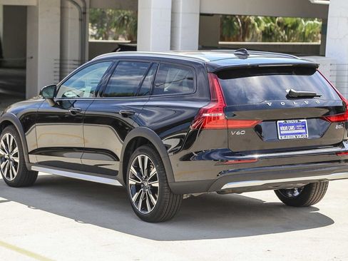 Certified 2026 Volvo V60 B5 Cross Country Ultra w/ Climate Package AWD/4WD image 6
