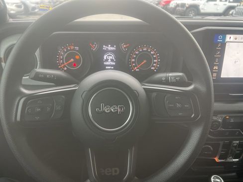 Used 2025 Jeep Gladiator Sport image 25