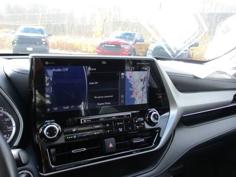 Used 2022 Toyota Highlander Platinum image 19