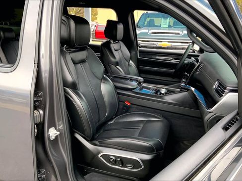 Used 2023 Jeep Wagoneer L 4WD image 8