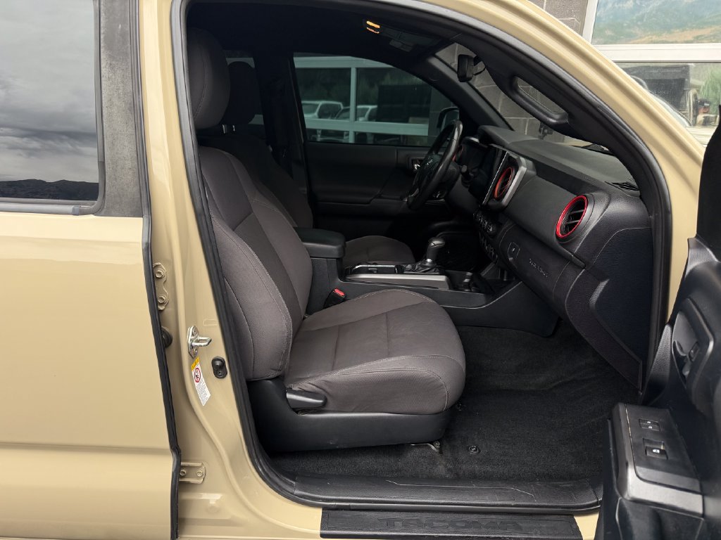 Used 2019 Toyota Tacoma TRD Sport w/ Technology Package AWD/4WD image 44