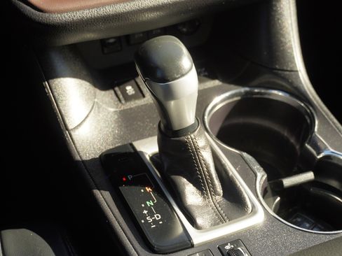 Used 2018 Toyota Highlander XLE image 36