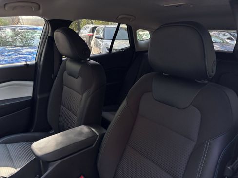 Used 2025 Chevrolet Trax LT w/ LT Convenience Package FWD image 35
