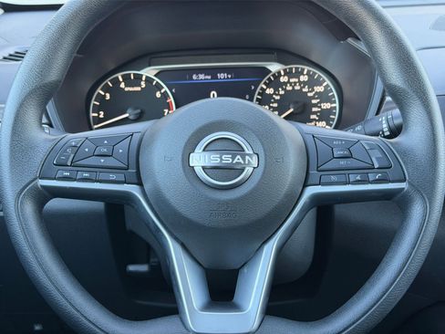 Used 2025 Nissan Altima 2.5 SV FWD image 28