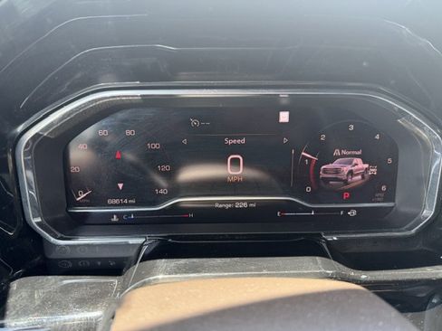Used 2022 GMC Sierra 1500 SLT w/ SLT Premium Package AWD/4WD image 10