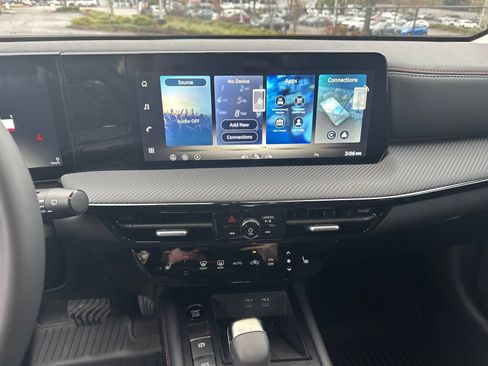 New 2026 Nissan Kicks SR w/ Cold Weather Package FWD image 27