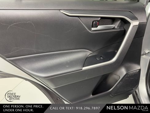 Used 2020 Toyota RAV4 XLE FWD image 39