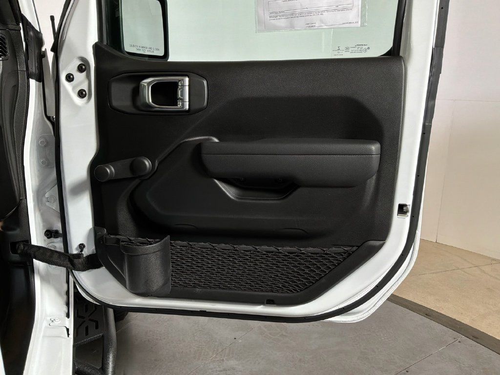 Certified 2022 Jeep Wrangler Sport AWD/4WD image 19