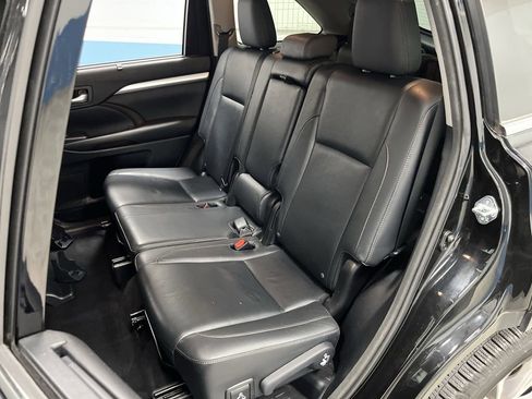 Used 2015 Toyota Highlander XLE image 30