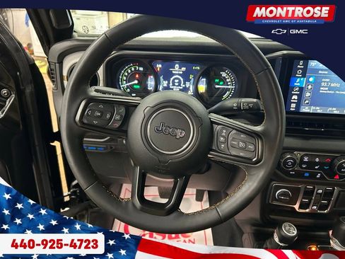 Used 2024 Jeep Wrangler Unlimited w/ Convenience Group AWD/4WD image 14