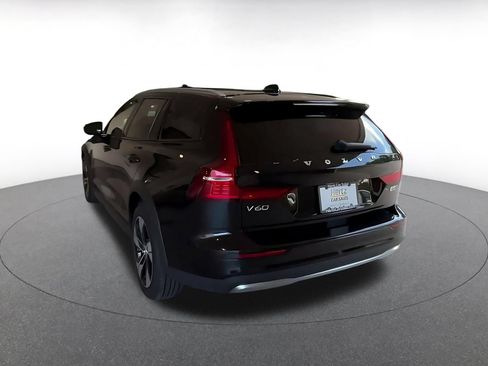 Used 2025 Volvo V60 B5 Cross Country Plus AWD/4WD image 9