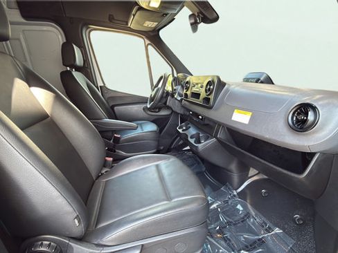Used 2025 Mercedes-Benz Sprinter 2500 image 20