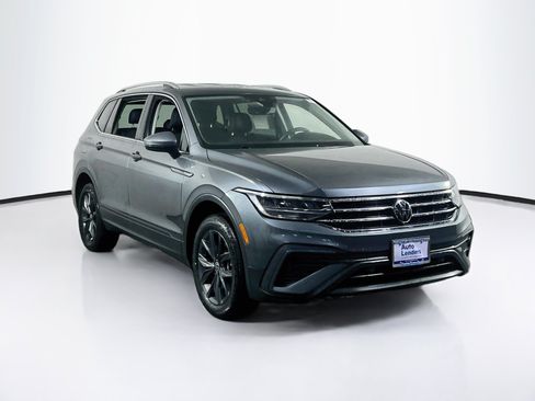 Used 2023 Volkswagen Tiguan SE AWD/4WD image 3