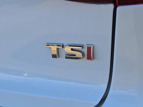 Used 2017 Volkswagen Jetta SE image 32