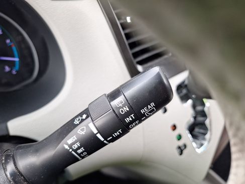 Used 2014 Toyota Sienna XLE image 23