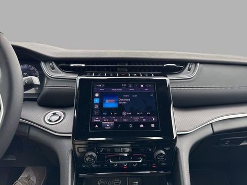 Used 2025 Jeep Grand Cherokee L Laredo w/ Luxury Tech Group I AWD/4WD image 16