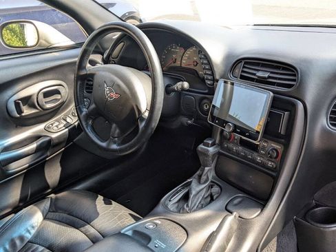 Used 2001 Chevrolet Corvette Coupe w/ Preferred Equipment Group1 image 27