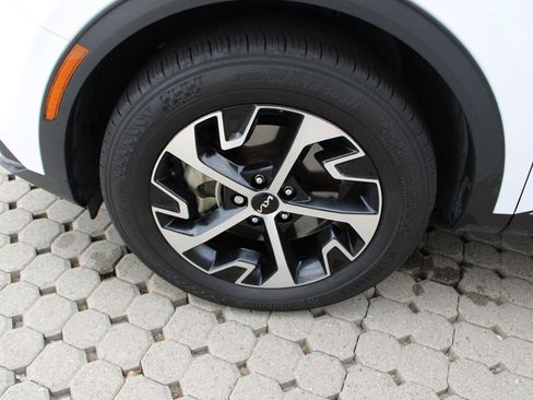 Used 2024 Kia Sportage EX AWD/4WD image 12