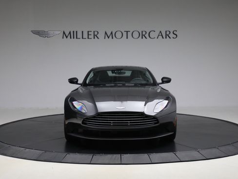 Used 2019 Aston Martin DB11 Coupe image 12