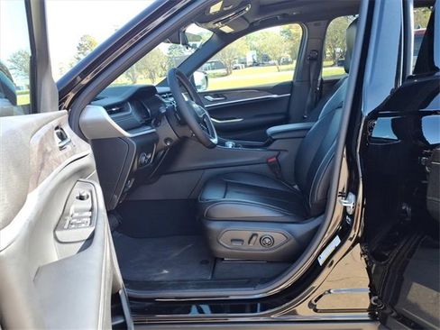 New 2025 Jeep Grand Cherokee L Limited w/ Luxury Tech Group II image 14