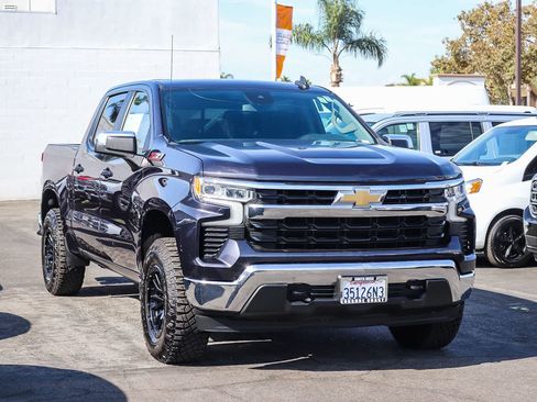 Used 2022 Chevrolet Silverado 1500 LT AWD/4WD image 3