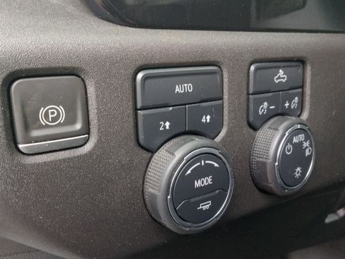 Used 2023 Chevrolet Silverado 1500 LT image 18