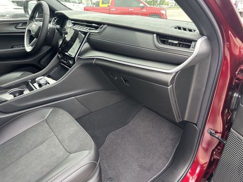 New 2025 Jeep Grand Cherokee Altitude image 57