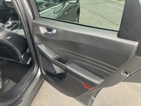 Used 2025 Ford Escape Platinum AWD/4WD image 11