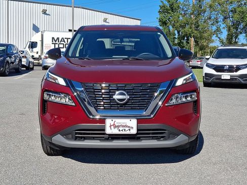 Used 2022 Nissan Rogue SV image 2