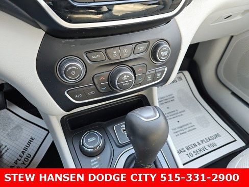 Used 2019 Jeep Cherokee Limited image 22