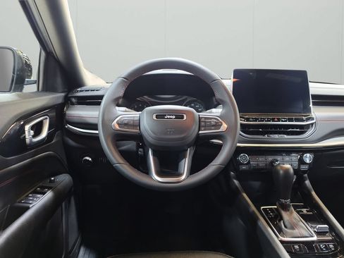Certified 2025 Jeep Compass Trailhawk AWD/4WD image 18