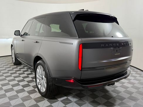 Used 2023 Land Rover Range Rover SE AWD/4WD image 3