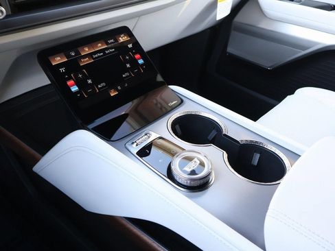 New 2026 Cadillac Vistiq Sport w/ LPO, Floor Liner Package image 29