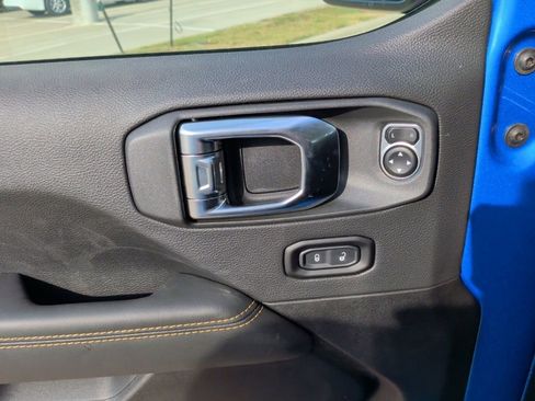 New 2025 Jeep Gladiator High Tide image 11