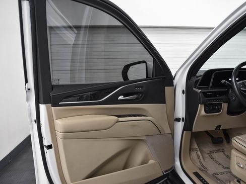 Used 2023 Cadillac Escalade Premium Luxury w/ Performance Package image 9