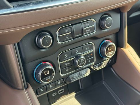 Used 2024 Chevrolet Suburban High Country image 45