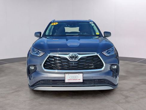 Used 2021 Toyota Highlander Platinum image 2