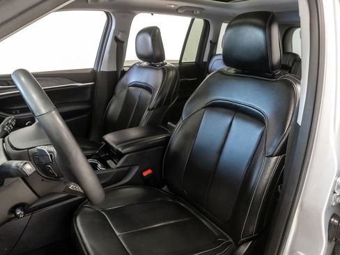 Used 2023 Jeep Grand Cherokee 4WD 4xe w/ Luxury Tech Group II image 11