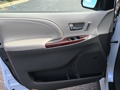 Used 2011 Toyota Sienna Limited w/ Premium Pkg FWD image 20