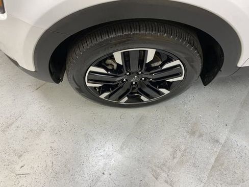 Used 2024 Kia Telluride SX w/ Towing Package image 11