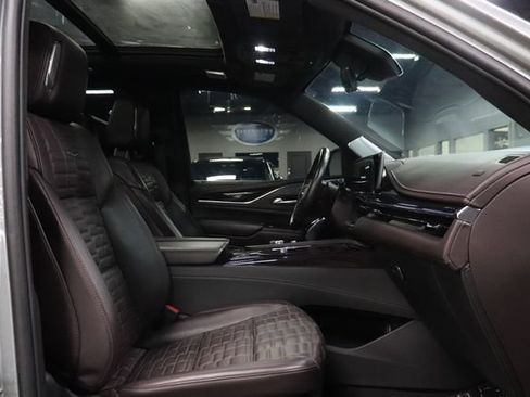 Used 2023 Cadillac Escalade ESV Premium Luxury Platinum AWD/4WD image 25