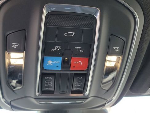 New 2025 Jeep Grand Cherokee Altitude image 27