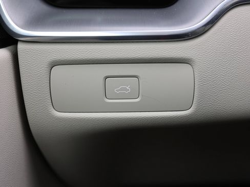 Used 2023 Volvo XC60 B5 Core image 31