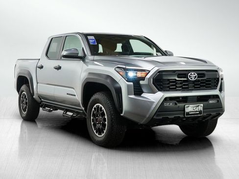 Used 2025 Toyota Tacoma TRD Off-Road w/ TRD Off Road Upgrade Package AWD/4WD image 7