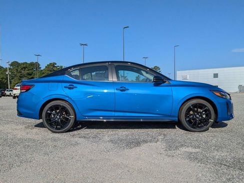 New 2025 Nissan Sentra SR w/ Midnight Edition image 3