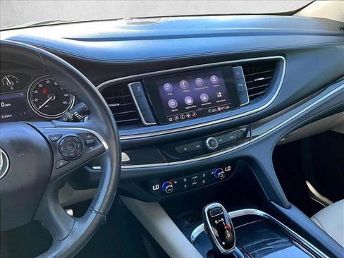 Used 2020 Buick Enclave Essence image 8